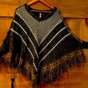 Women’s poncho with sleeves